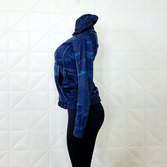 Lululemon Women's Camo Oil Slick Blue Spring Fling Puffy Windbreaker Jacket Sz 4 - Picture 4 of 9